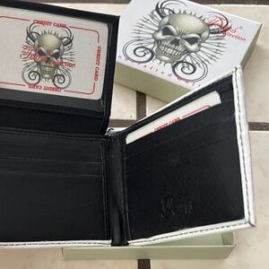 Tems Collection White Skull Design Wallet